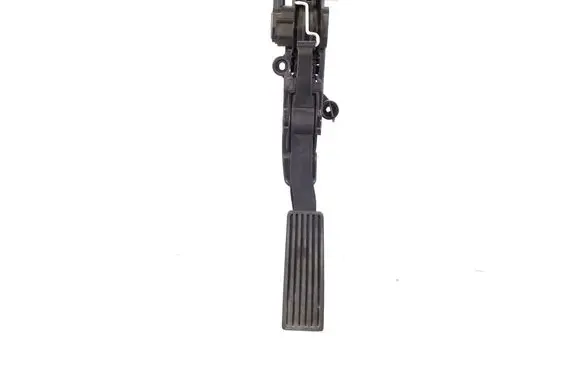 Mercedes-Benz A W169 Accelerator throttle pedal A1693000104