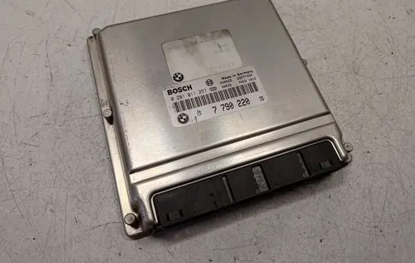 BMW X5 E53 Engine control unit/module 7790220 13617790220 0281011257