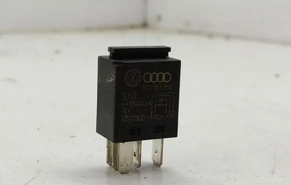 Audi A4 S4 B7 8E 8H Other relay 8Z0951253