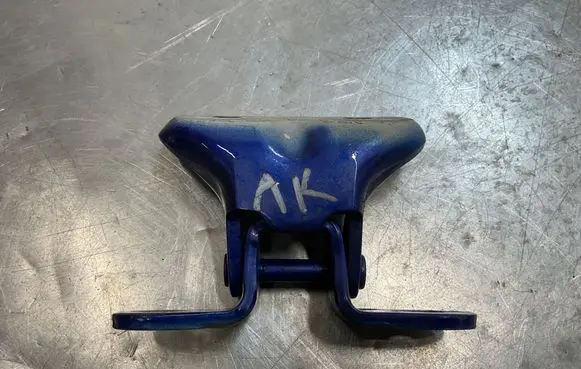 Hyundai i10 Rear door lower hinge