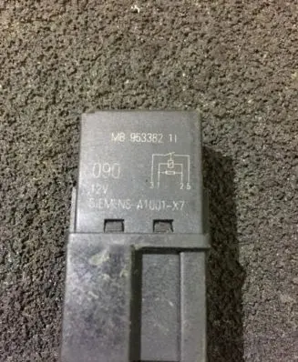Mitsubishi Carisma Other relay mb9533821l siemens-a1001-x7