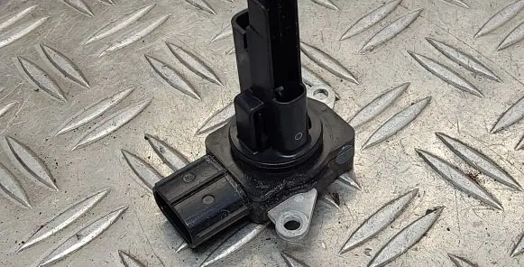 Toyota Avensis T270 Mass air flow meter 222040V020