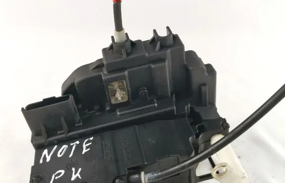 Nissan Note (E11) Front door lock
