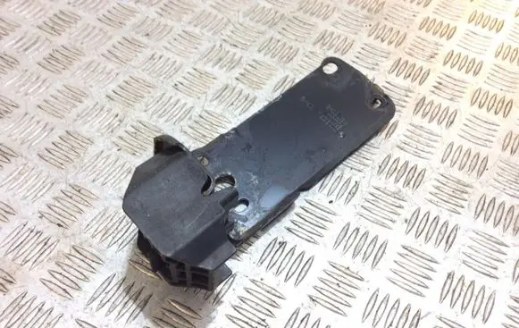 BMW 3 E92 E93 Radiator mount bracket 7117812