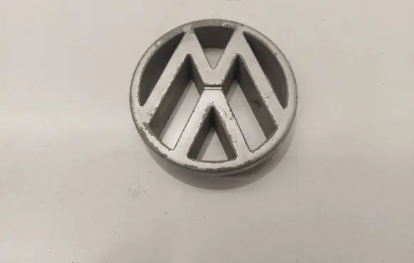 Volkswagen PASSAT B3 Manufacturer badge logo/emblem 357853601E