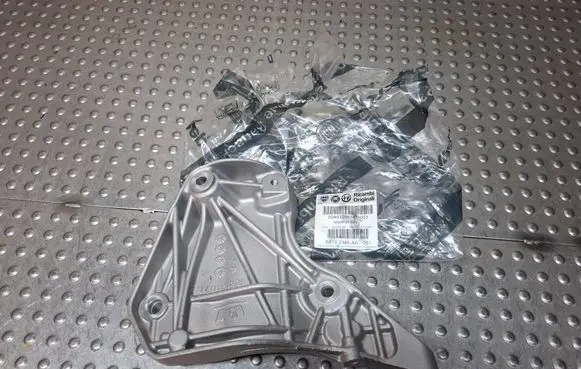 Jeep Grand Cherokee Engine mount bracket 90513407G 46328516 68102345AA