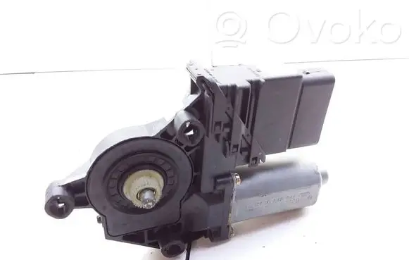 Volkswagen Golf IV Rear door window regulator motor 0130821766