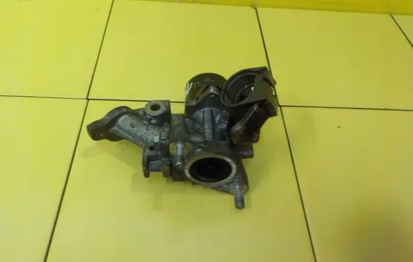Toyota Auris E180 EGR thermostat 2562037110 19SP17
