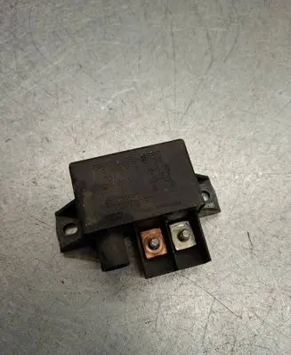 Mercedes-Benz E W211 Charging relay A0025426419 0332002167