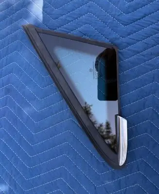 Volkswagen Golf VIII Front vent window/glass (coupe) 5H0845411L