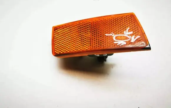 Chrysler 300 - 300C Front fender indicator light 04805880A