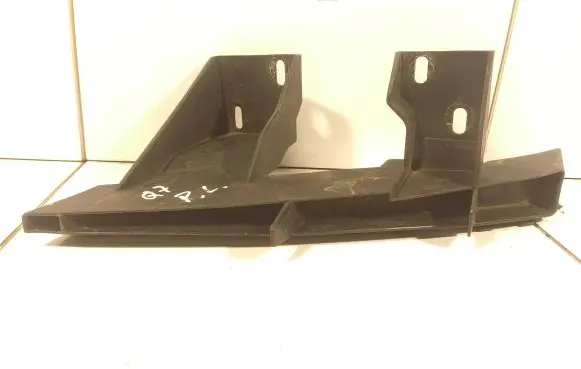 Audi Q7 4L Front bumper mounting bracket 4l0807334