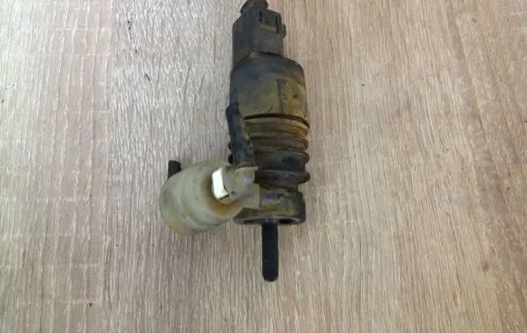 Volkswagen Golf V Windscreen/windshield washer pump 1J0973722