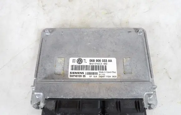 Volkswagen PASSAT B5.5 Engine control unit/module ECU 06B906033AA