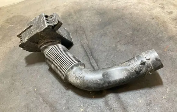 Peugeot Partner Air intake hose/pipe 9802561180