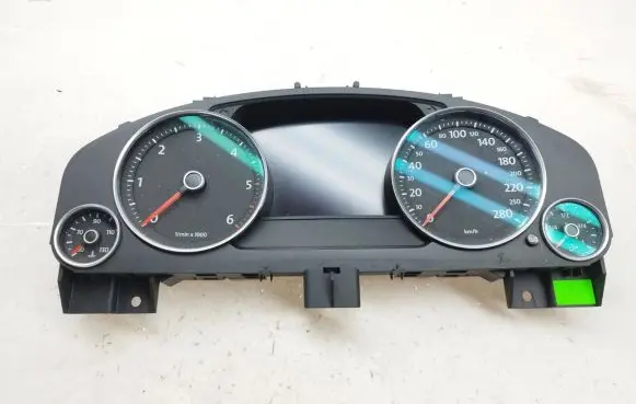 Volkswagen Touareg II Speedometer (instrument cluster) 7P6920880P 0263677026