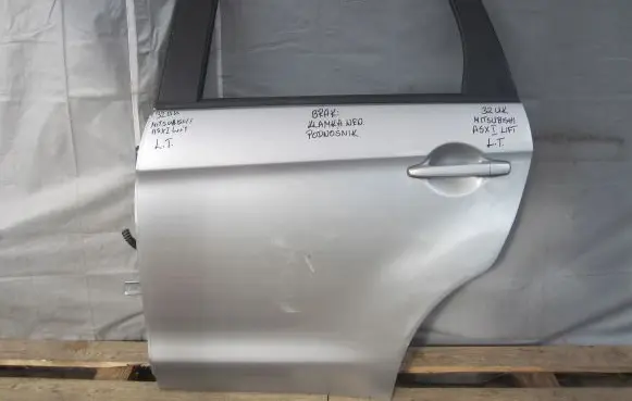 Mitsubishi ASX Rear door