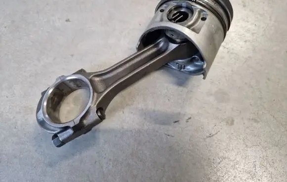 Mitsubishi Pajero Sport I Piston with connecting rod