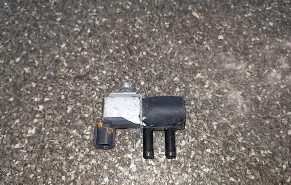Subaru Outback Turbo solenoid valve K5T48580