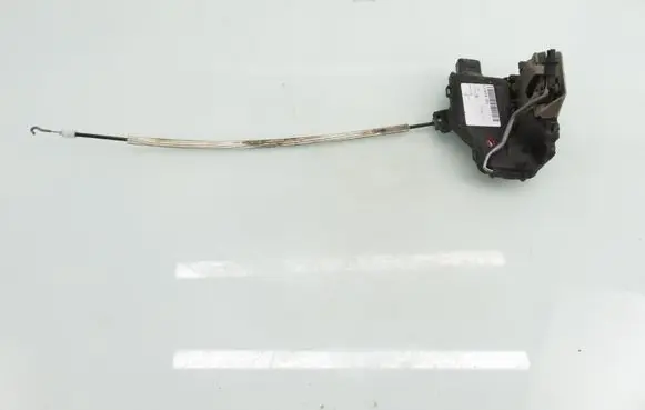 Opel Omega A Front door lock