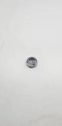 Volvo S60 Non-original wheel cap 