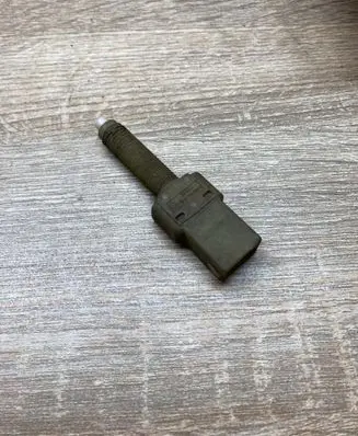 Volkswagen PASSAT B5 Brake pedal sensor switch 443945515