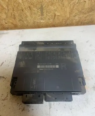 Mercedes-Benz S W220 Seat control module 2208201285 00007654A5