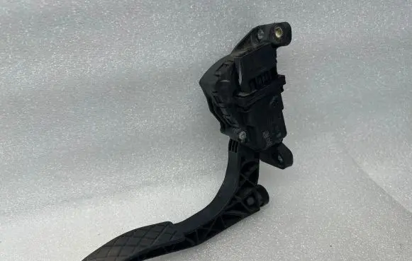 Audi A6 S6 C6 4F Accelerator throttle pedal 4F1723523B