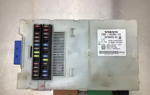 Volvo V70 Fuse module 30765624AE 3659AF01125TP