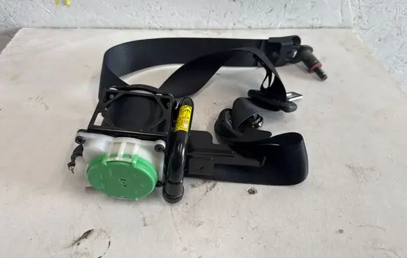 Hyundai Kona I Front seatbelt 1113832