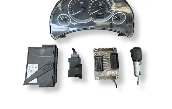 Opel Tigra B Engine ECU kit and lock set 0261208394 55354328