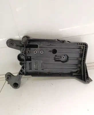 Volkswagen Golf VII Battery tray 5Q0915321H 5Q0915331J