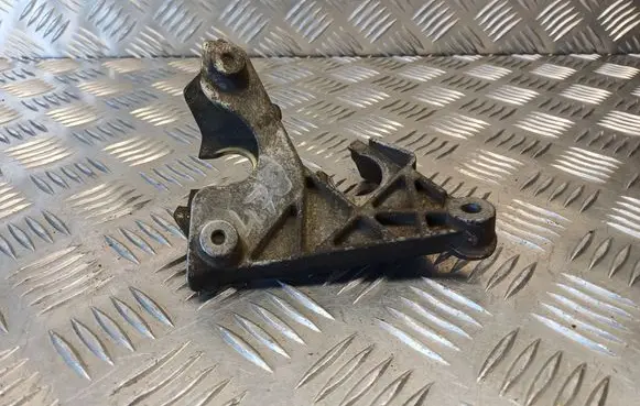Nissan X-Trail T30 Gear shift cable bracket