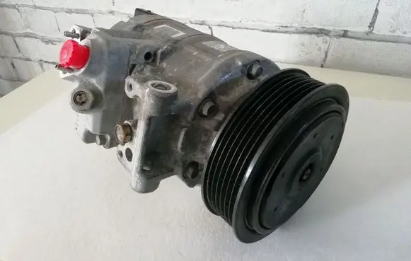 Volkswagen Golf IV Air conditioning (A/C) compressor (pump) 1K0820808A