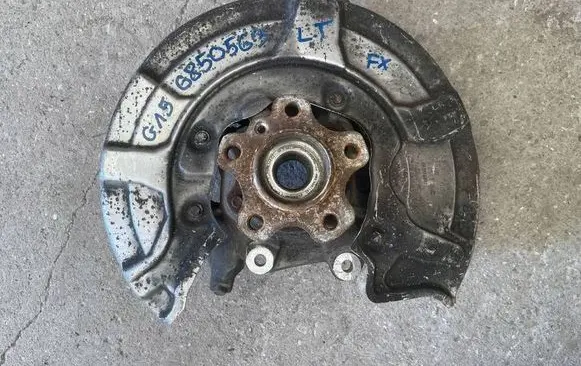 BMW 8 G15 Rear wheel hub 6850563