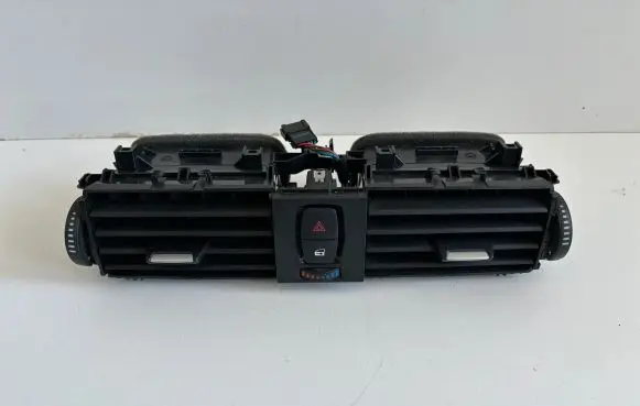BMW 4 F32 F33 Dash center air vent grill 9218552
