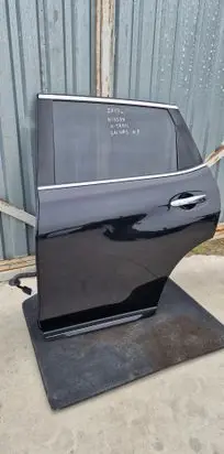 Nissan X-Trail T32 Rear door