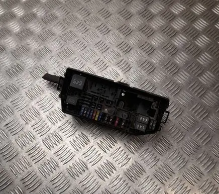 Volkswagen Polo VI Fuse box set 2Q0927165A