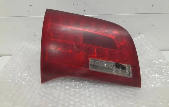 Tailgate rear/tail lights