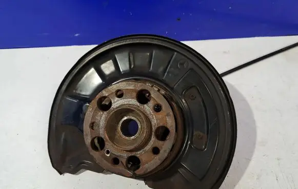 Mercedes-Benz C W204 Rear wheel hub A2044200985