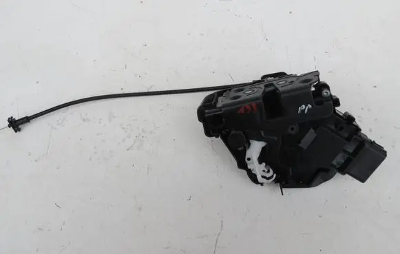 Volvo V70 Front door lock 31253658