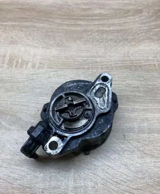 Peugeot 308 Vacuum pump D1563C2