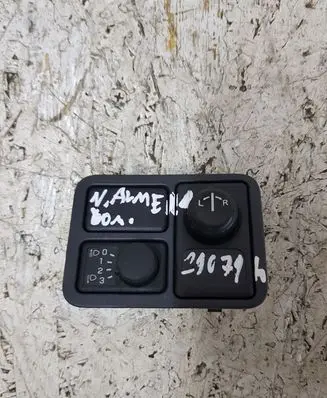 Nissan Almera N16 Wing mirror switch