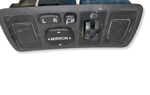 Toyota Avensis T250 Wing mirror switch 183575