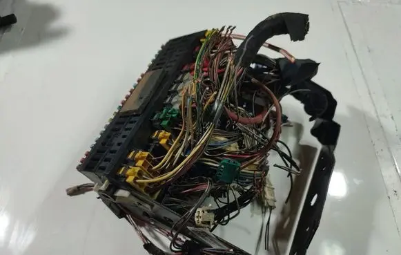 Volkswagen PASSAT B4 Fuse box set 