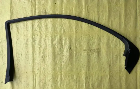 Mercedes-Benz C W203 Rear door window/glass frame A2037350271