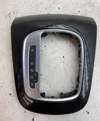 Audi Q3 8U Gear shifter surround trim plastic 8U0864261AC 8P1713463A