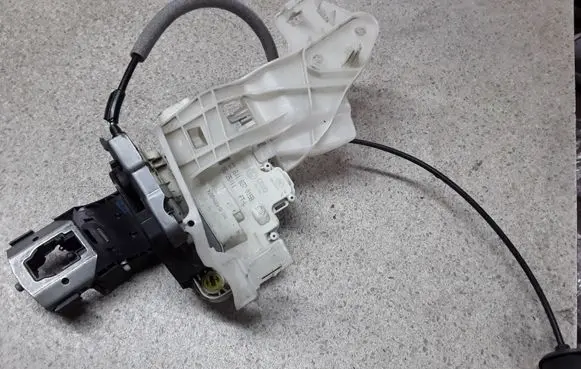 Porsche Cayenne (92A) Front door lock 8J1837015B 5N0837885H