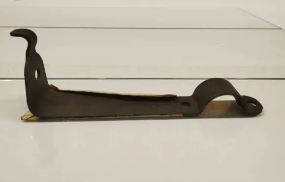 Mercedes-Benz 190 W201 Sway bar bush bracket, front 2013235540