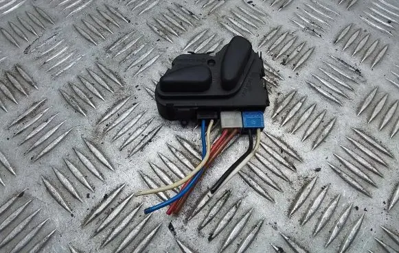 Mercedes-Benz C W203 Seat control switch 2108213851 03463815
